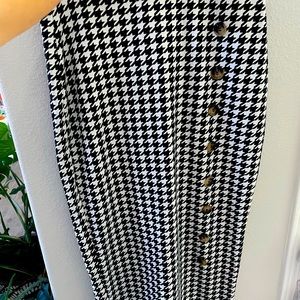 Houndstooth pencil skirt